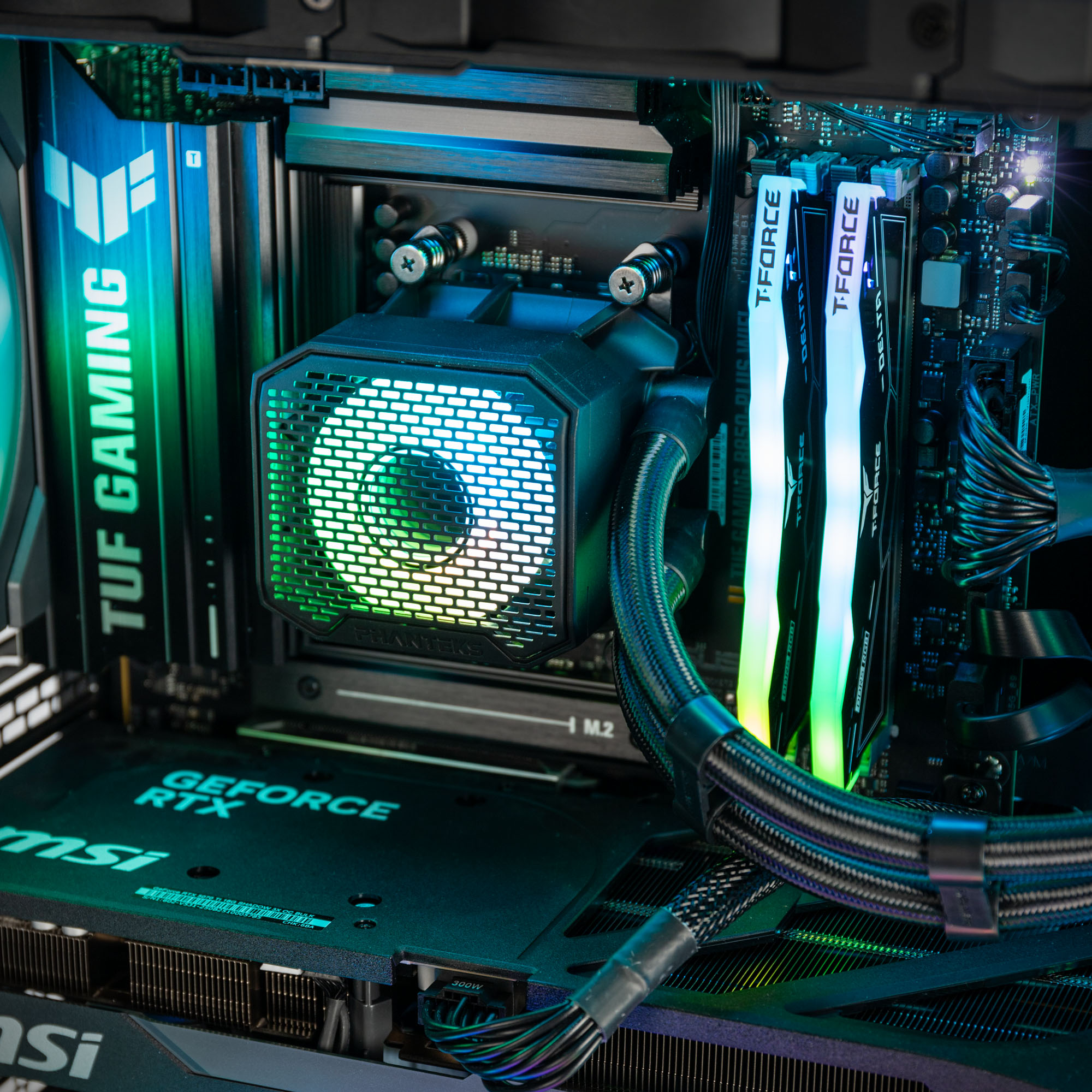 King Forge Gaming PC Platin Innen King Forge Gaming-PC Platin von innen