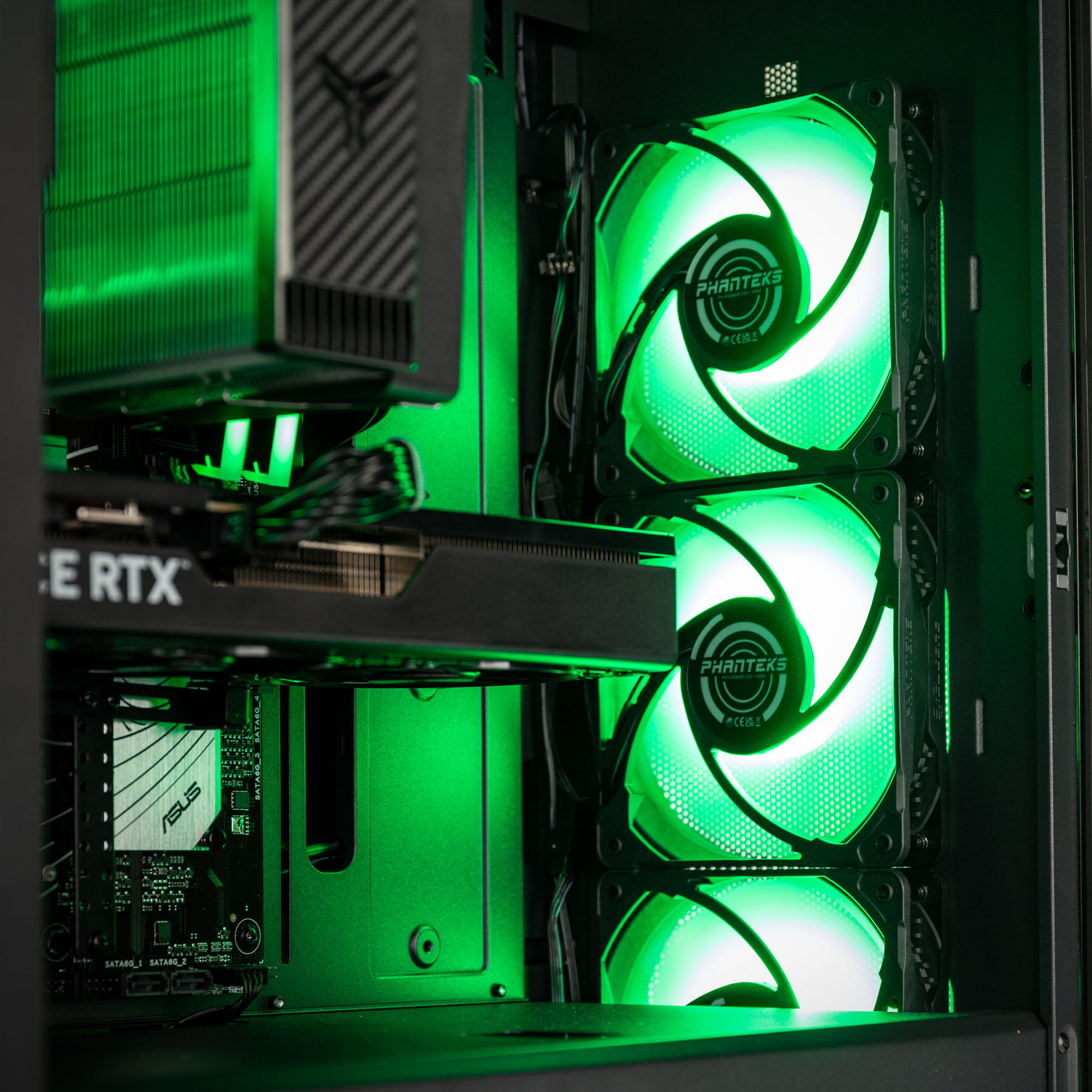 King Forge Gaming-PC Silber von innen